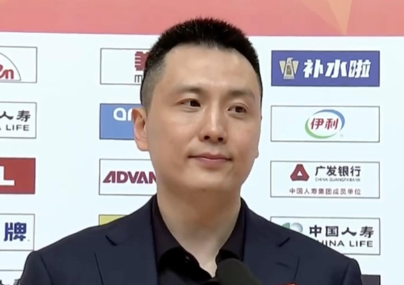 开云体育-卢伟：开局思想不太重视，靠王哲林、洛夫顿冲击内线拿下比赛